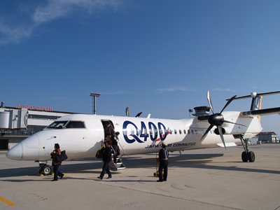 o_` Q400