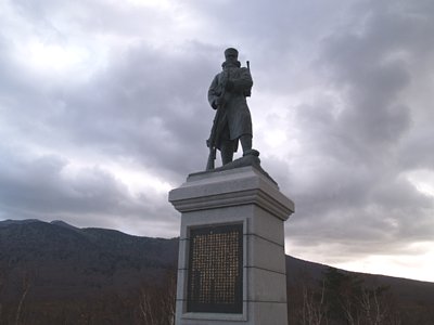 後藤伍長銅像2